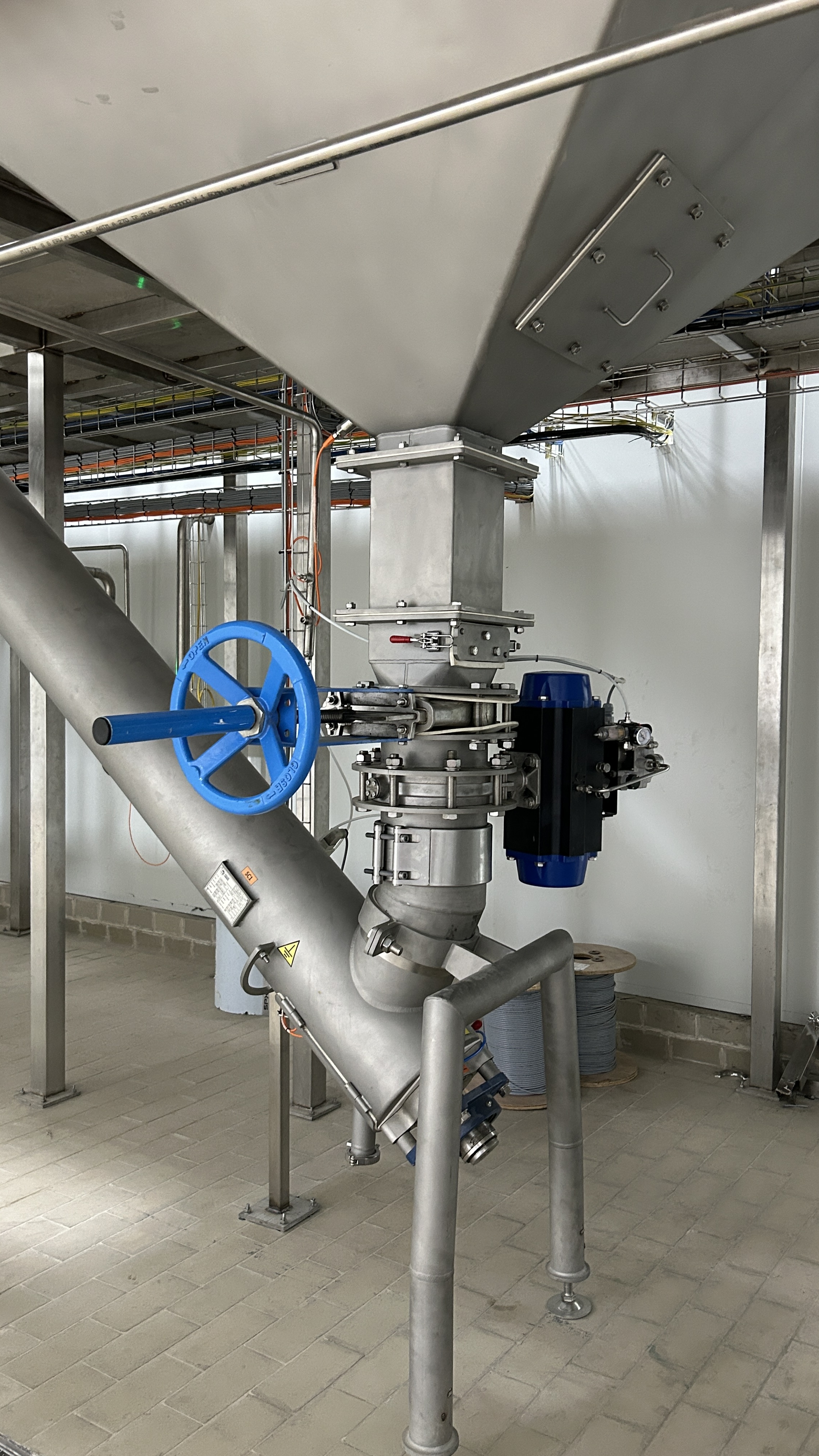 Power handling unit — reference 04